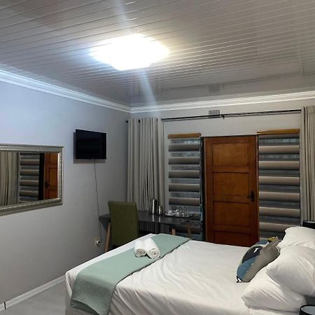 Retro Guesthouse Vanderbijlpark Dış mekan fotoğraf